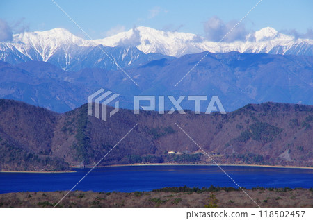 Lake Motosu and the Shirane Sanzan mountains in winter 118502457