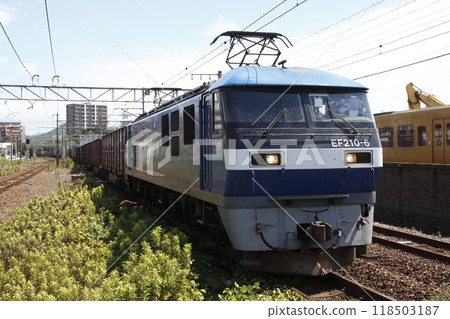 A freight train (pulled by EF210) passing through Hatano Station on the Sanyo Main Line 118503187