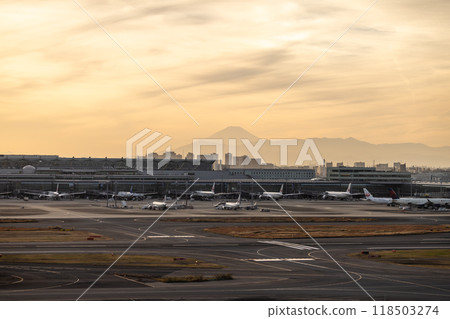 從羽田機場第一航廈看到的日落 118503274