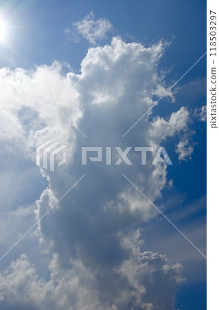 雲彩在陽光下閃耀 雲彩背景 雲彩在陽光下閃耀 雲彩背景 118503297