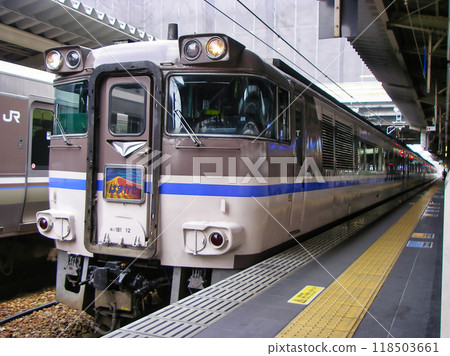 Kiha 181 series express train "Hamakaze" stopped at Osaka Station Kiha 181 series express train "Hamakaze" stopped at Osaka Station 118503661