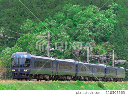 京都丹後鐵道貫穿鬱鬱蔥蔥的綠色景觀“丹後海” 京都丹後鐵道貫穿鬱鬱蔥蔥的綠色景觀“丹後海” 118503663