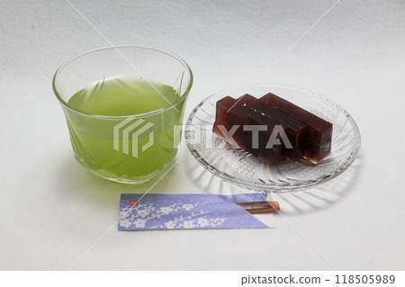 Tea and sheep 118505989