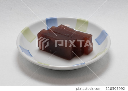 Tea and sheep 118505992