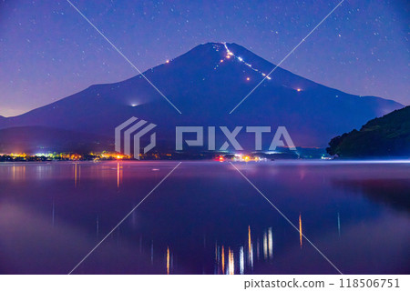 [Yamanashi Prefecture] Lake Yamanaka - A seasonal sight on a summer night: Mt. Fuji climbers' human alphabet reflected on the lake surface 118506751