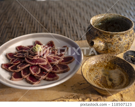 喝清酒配鹿肉 喝清酒配鹿肉 118507123