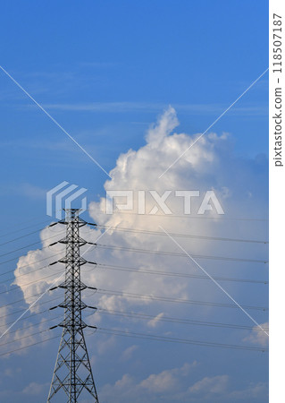日本橫濱城市景觀電力線和「夏日的天空」。日本列島持續高溫…天空升起巨大雲層=9月14日 118507187