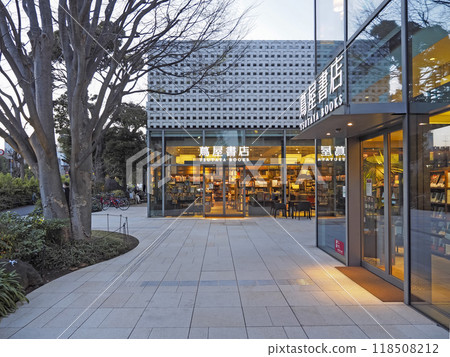 The exterior and store lighting of Daikanyama T-Site. The exterior and store lighting of Daikanyama T-Site. 118508212