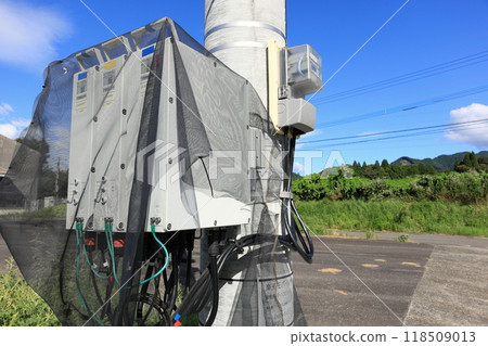 Mobile phone base station: Pole-top base station battery Mobile phone base station: Pole-top base station battery 118509013