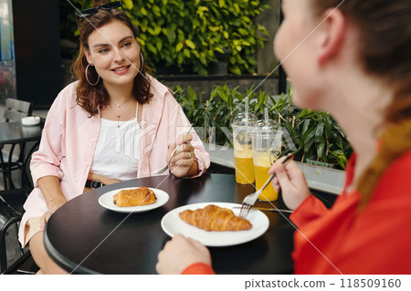 Enjoying Breakfast with Friend at Outdoor Cafe Enjoying Breakfast with Friend at Outdoor Cafe 118509160