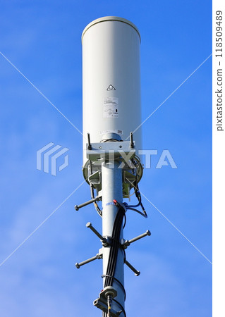 手機基地台 電線桿基地台頂部全向天線 手機基地台 電線桿基地台頂部全向天線 118509489