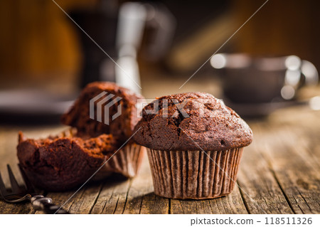 Sweet chocolate muffin cakes. Cupcakes on wooden table. Sweet chocolate muffin cakes. Cupcakes on wooden table. 118511326
