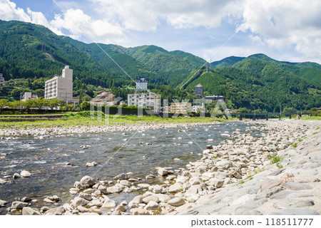 下呂溫泉飛驒川沿岸的風景(岐阜縣) 下呂溫泉飛驒川沿岸的風景(岐阜縣) 118511777