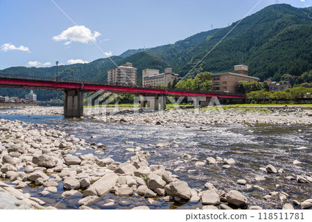 下呂溫泉飛驒川沿岸的風景(岐阜縣) 下呂溫泉飛驒川沿岸的風景(岐阜縣) 118511781