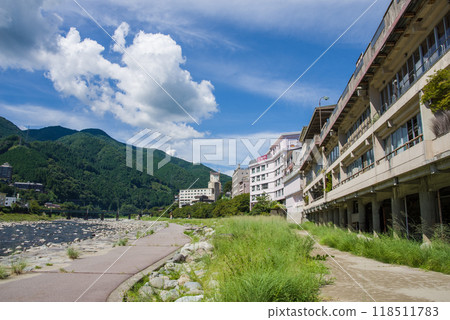 下呂溫泉飛驒川沿岸的風景（岐阜縣） 118511783