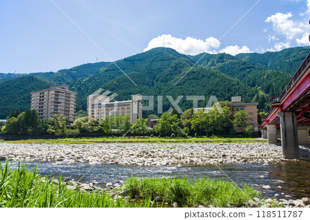 Scenery along the Hida River in Gero Onsen (Gifu Prefecture) Scenery along the Hida River in Gero Onsen (Gifu Prefecture) 118511787