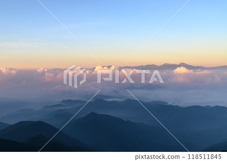 Southern Alps and sea of clouds at sunrise 118511845