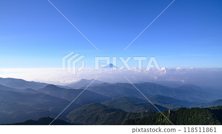 從金浦山眺望雲海、山脈、富士山的壯麗景色 118511861