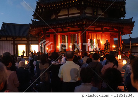 Moon Viewing at the Temple Moon Viewing at the Temple 118512343