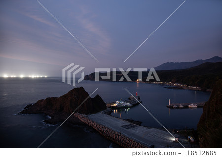 絢麗的夕陽將鄂霍次克海染紅 118512685