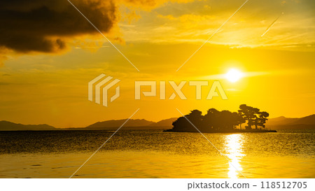 Sunset glow of Lake Shinji 118512705