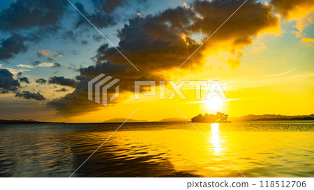 Sunset glow of Lake Shinji 118512706