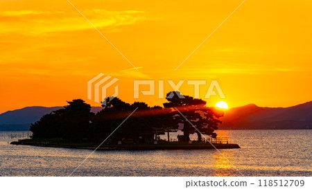 Sunset glow of Lake Shinji 118512709