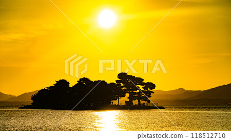 Sunset glow of Lake Shinji 118512710