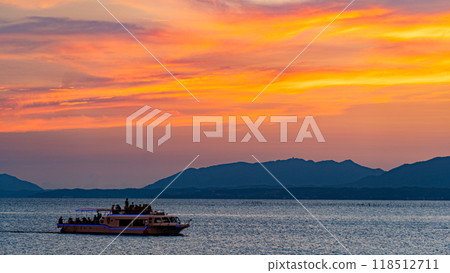 Sunset glow of Lake Shinji 118512711