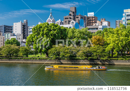 Cruise ship on the Okawa River, Osaka City 118512736