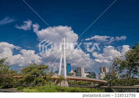 橫跨大川（舊淀川）的斜張橋 川崎大橋 大阪市 118512756