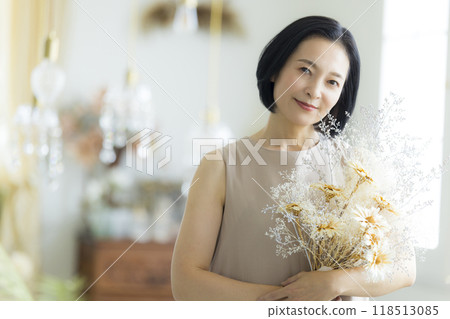 Beauty image of middle-aged women Beauty image of middle-aged women 118513085