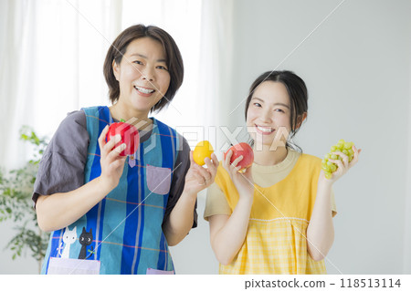 Two nursery teachers 118513114