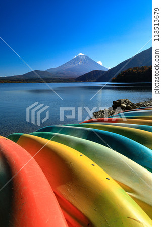 Summer Fuji seen from the shore of Lake Motosu, Motosu, Kawaguchiko Town, Yamanashi Prefecture 118513679