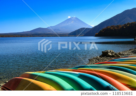 Summer Fuji seen from the shore of Lake Motosu, Motosu, Kawaguchiko Town, Yamanashi Prefecture Summer Fuji seen from the shore of Lake Motosu, Motosu, Kawaguchiko Town, Yamanashi Prefecture 118513681