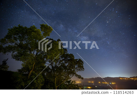 Night starry sky with the Milky Way over the Luye Highlands 118514263
