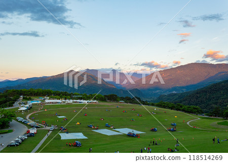 Sunrise landscape with people preparing for the hot air balloon festival at the Luye Highlands 118514269