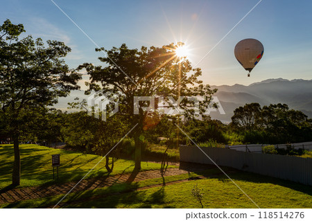 Special hot air balloon flying during the hot air balloon festival at the Luye Highlands 118514276