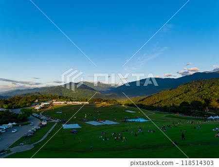 Sunrise landscape with people preparing for the hot air balloon festival at the Luye Highlands 118514303