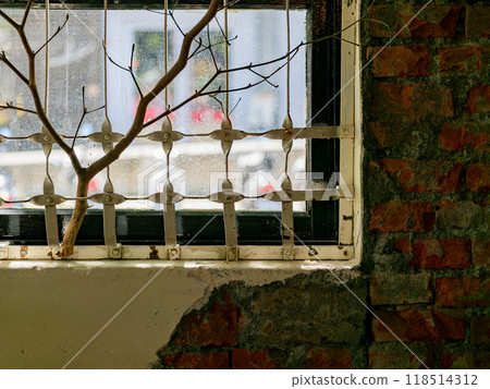 Interior view of an Italian restaurant 118514312