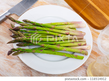 Fresh green asparagus served at table Fresh green asparagus served at table 118514912