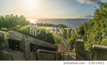 清晨的城島公園，沐浴朝陽的「粟崎」岬景色【神奈川縣三浦市】 118514922