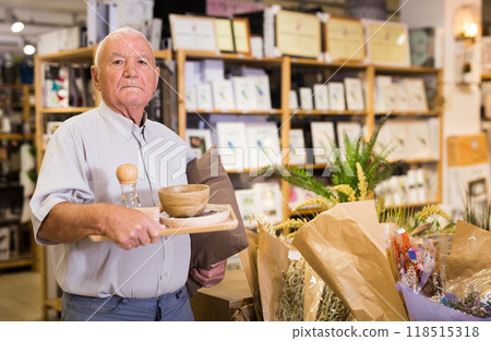 Elderly man at shopping at household store 118515318