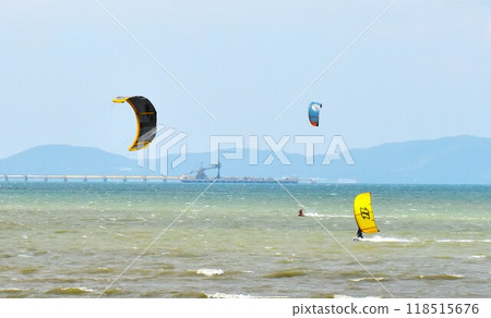 Kite surfing 118515676