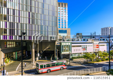 日本東京城市景觀,九月。二子玉川站、電車、巴士等景觀 日本東京城市景觀,九月。二子玉川站、電車、巴士等景觀 118515951