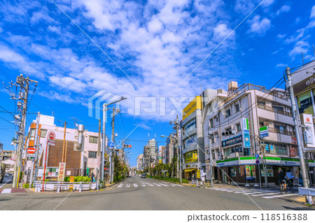 日本九月的東京城市景觀。東急電鐵瑜珈站東口等景觀 118516388