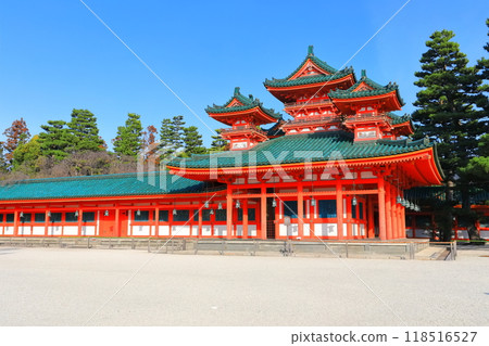 [京都府] 平安神宮（蒼龍樓）的晴空 118516527