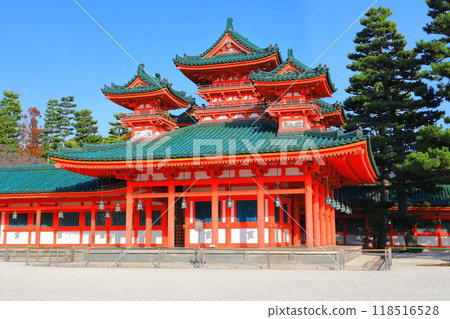 [Kyoto Prefecture] Heian Shrine (Soryu-ro) on a clear day 118516528