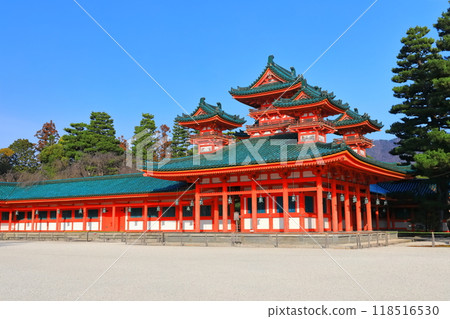 [Kyoto Prefecture] Heian Shrine (Soryu-ro) on a clear day 118516530