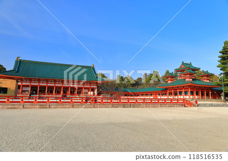 [京都府]平安神宮的晴空（外殿和蒼龍塔） 118516535